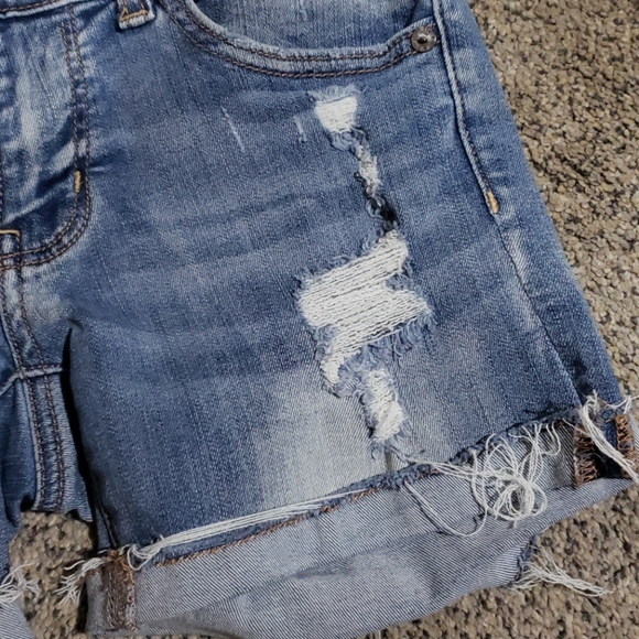 AMERICAN EAGLE light was distressed jean shorts - Picture 6 of 6